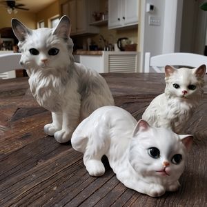 Vintage set of white ceramic cats 🐈